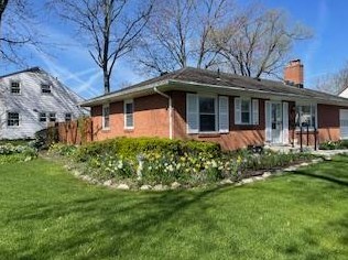 323 Darbyhurst Rd, Columbus, OH 43228-1322