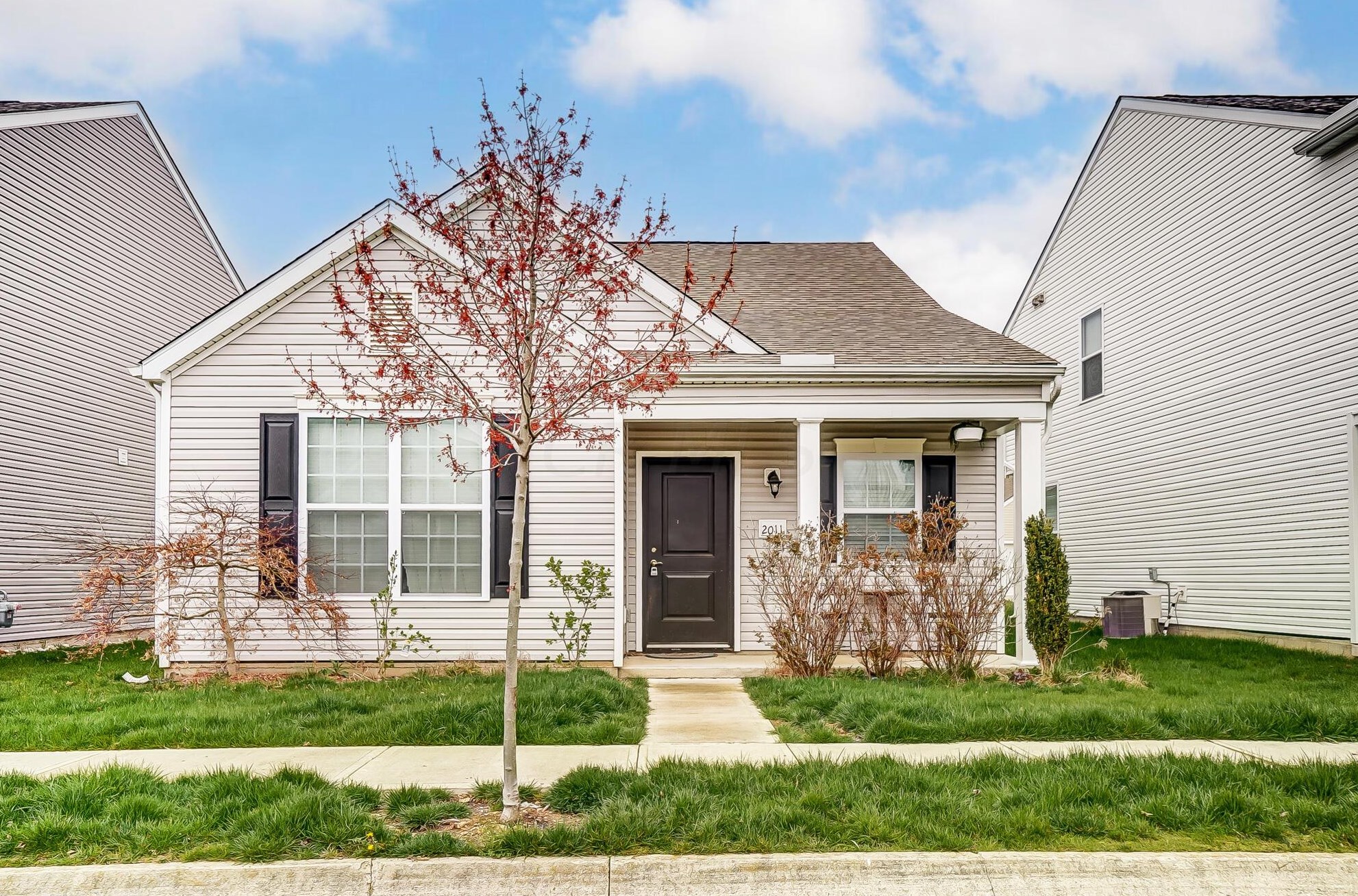 2011 Dumont St, Newark, OH 43055-3494