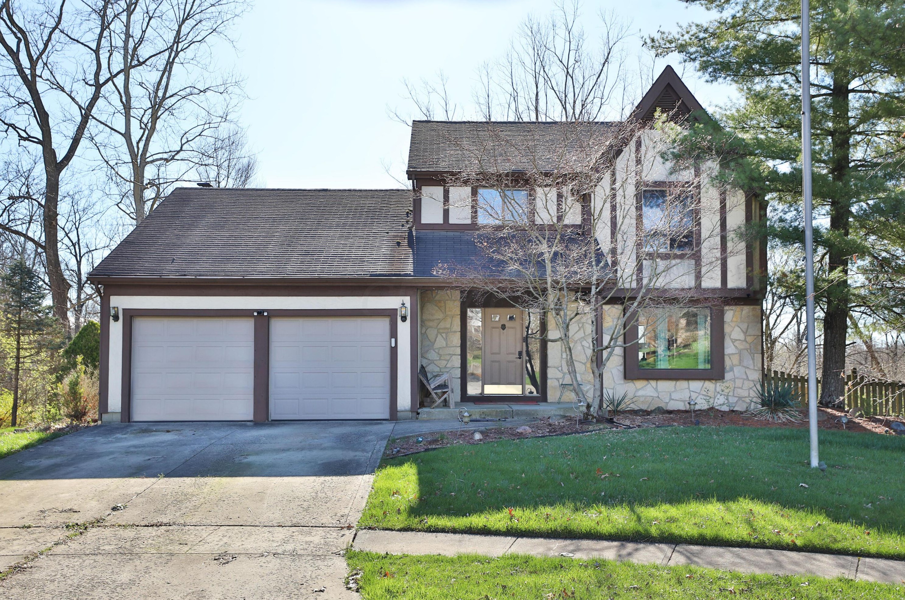 193 Creighton Ct, Columbus, OH 43230-1609