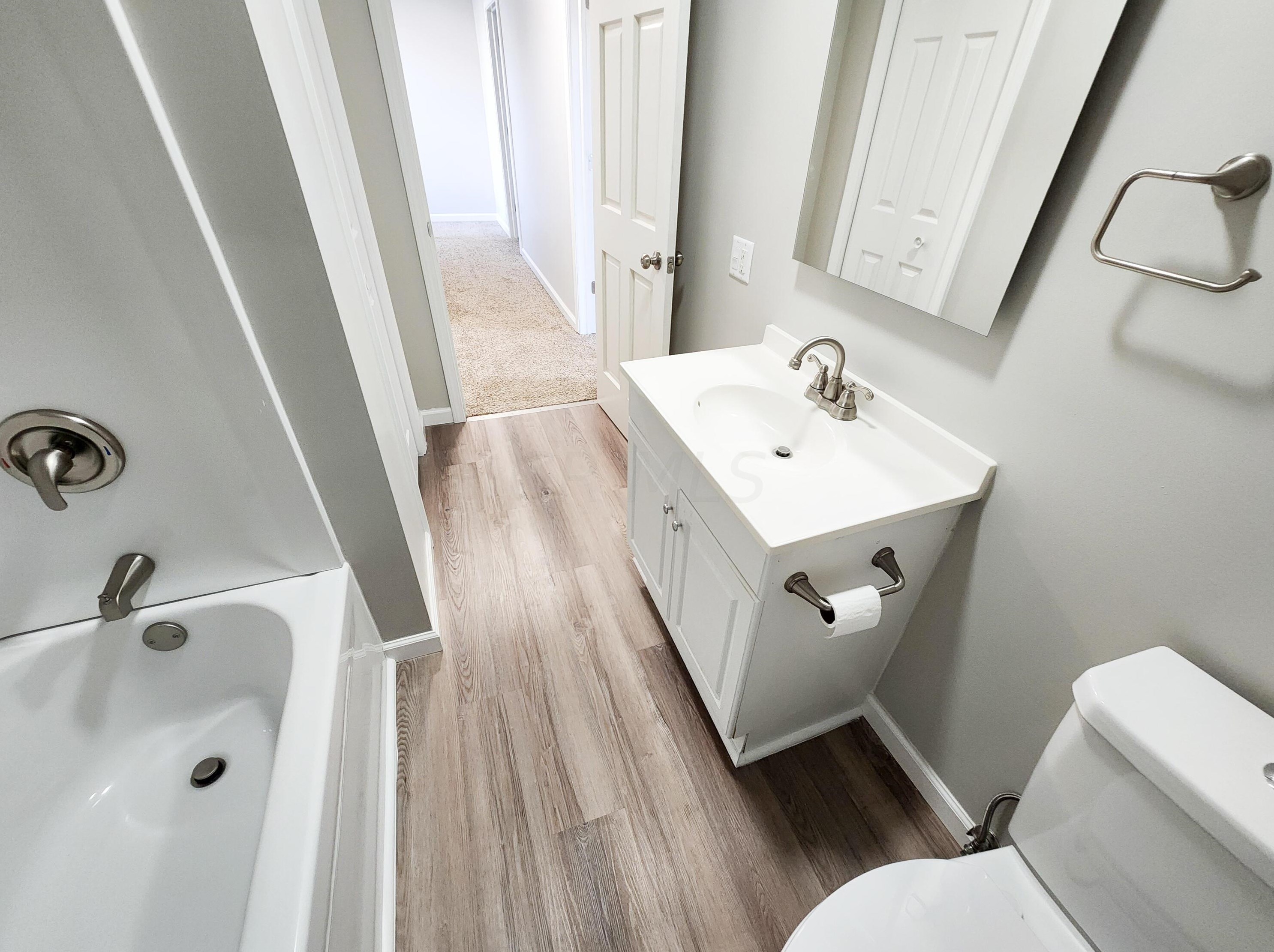 711 Wheeling St, Lancaster OH 43130-3630 exterior