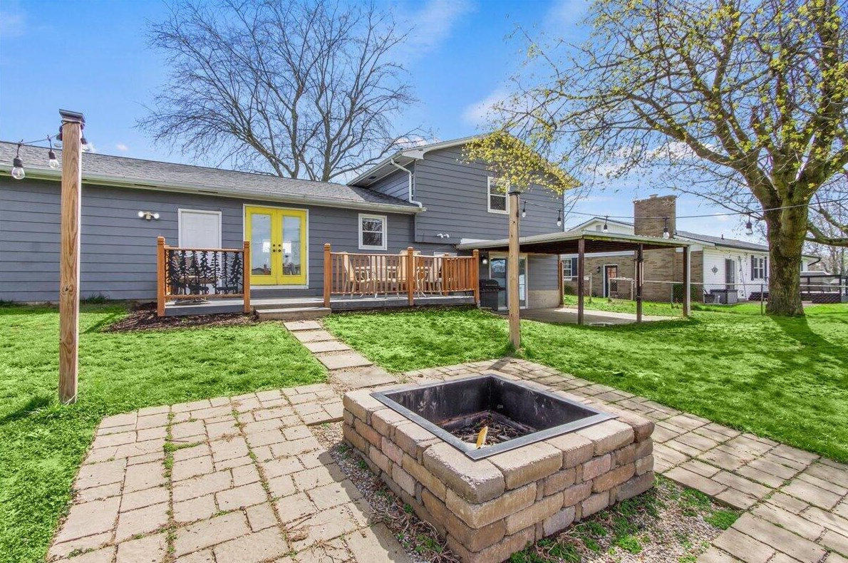 521 Hilltop Dr, Bellefontaine OH  43311-2957 exterior