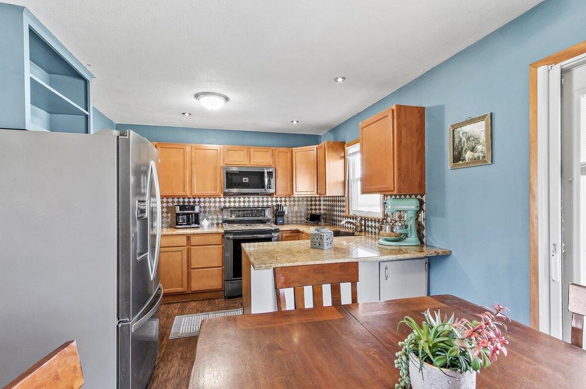 521 Hilltop Dr, Bellefontaine OH  43311-2957 exterior