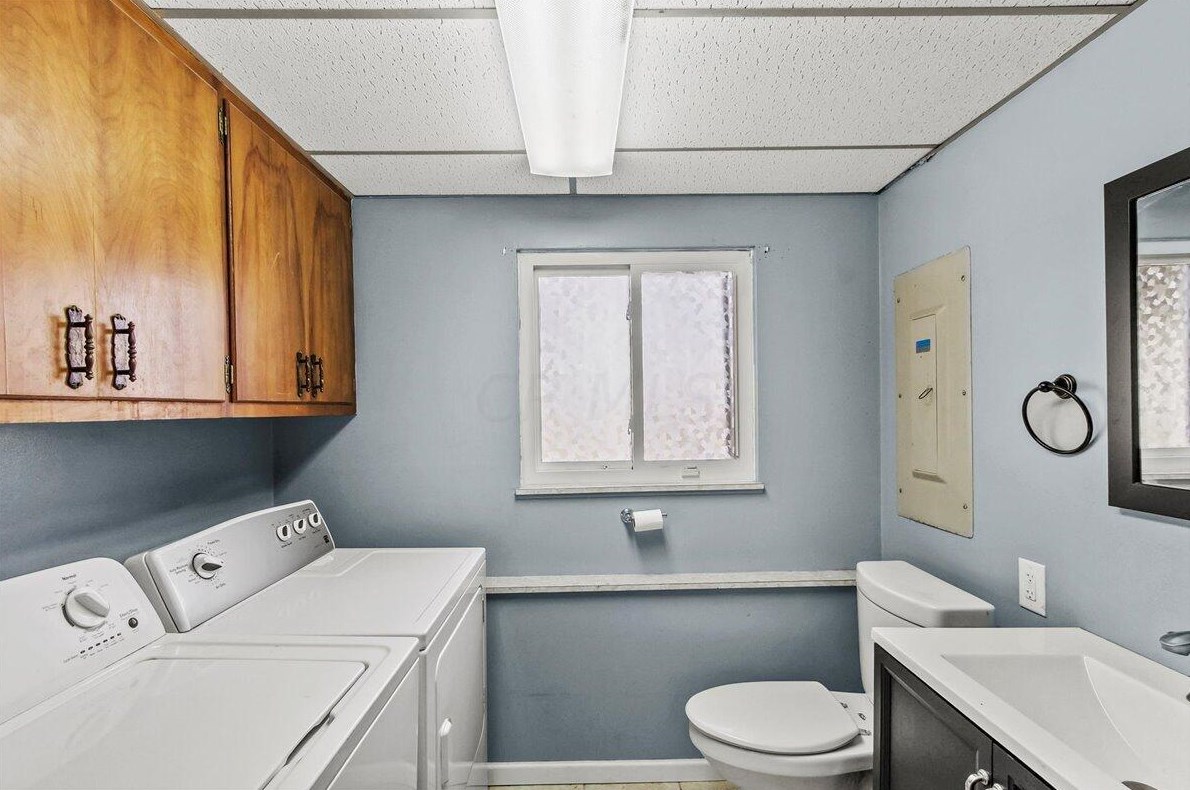 521 Hilltop Dr, Bellefontaine OH  43311-2957 exterior