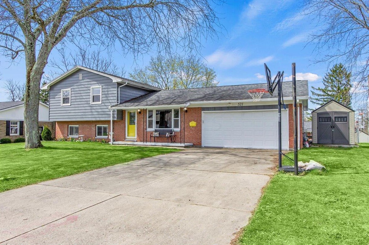 521 Hilltop Dr, Bellefontaine, OH 43311-2957