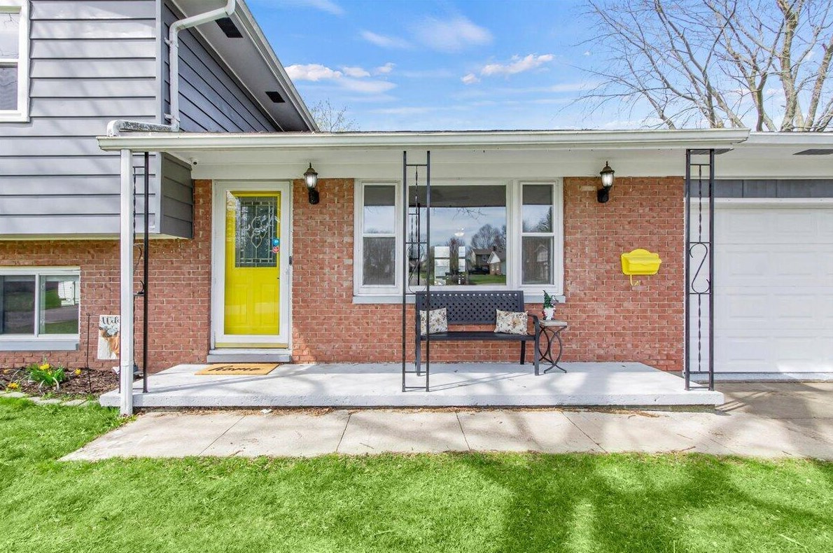 521 Hilltop Dr, Bellefontaine OH  43311-2957 exterior