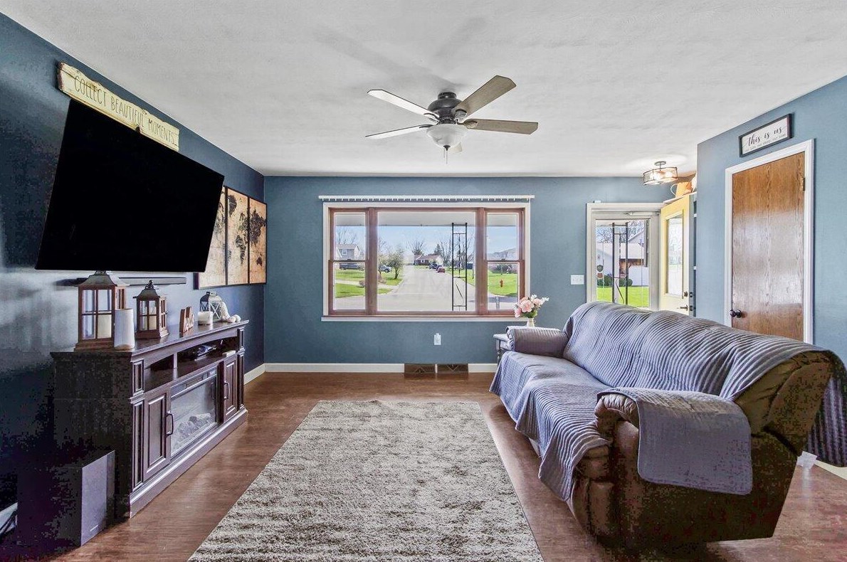 521 Hilltop Dr, Bellefontaine OH  43311-2957 exterior