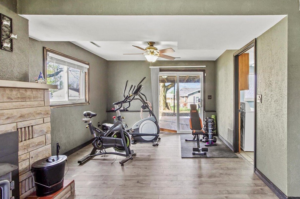 521 Hilltop Dr, Bellefontaine OH  43311-2957 exterior