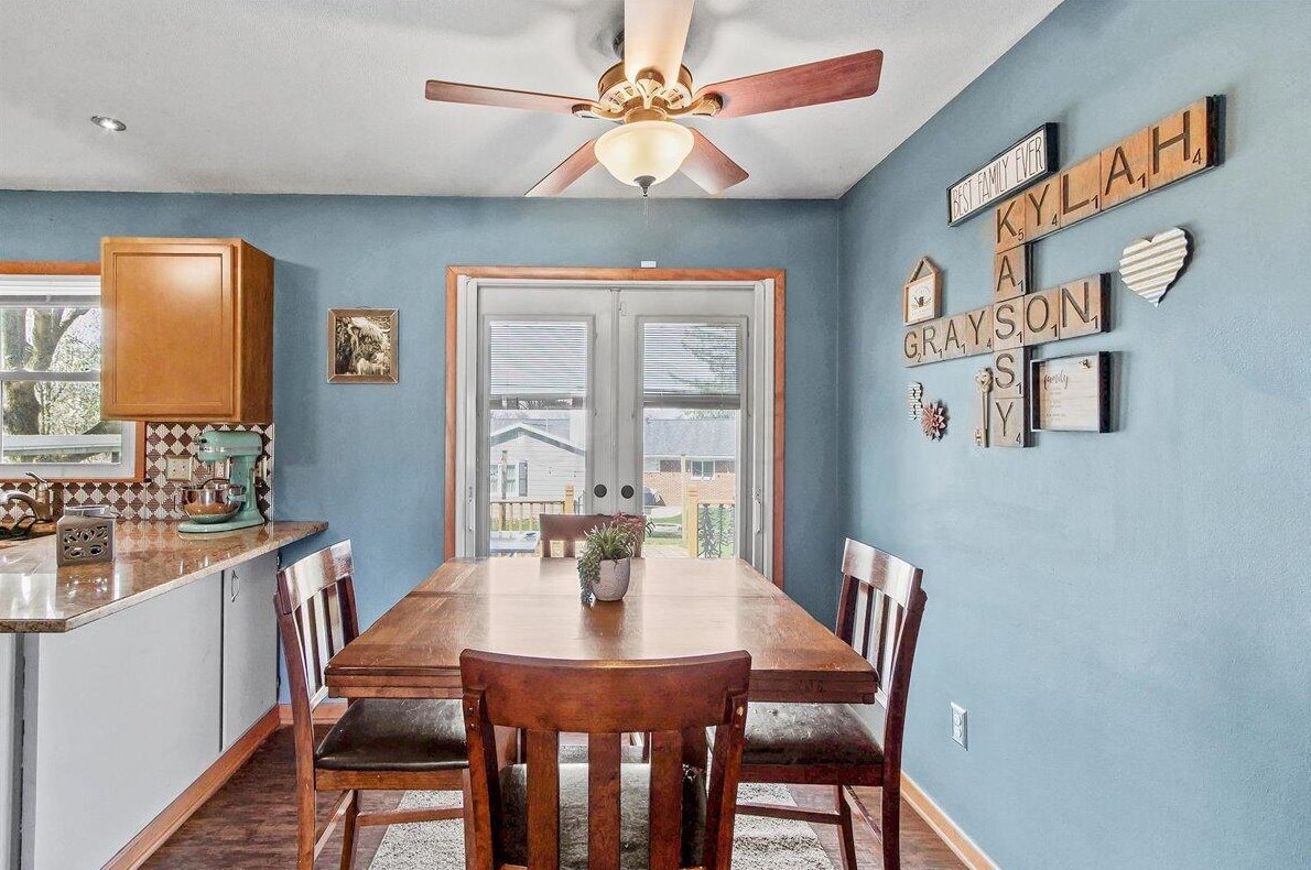 521 Hilltop Dr, Bellefontaine OH  43311-2957 exterior