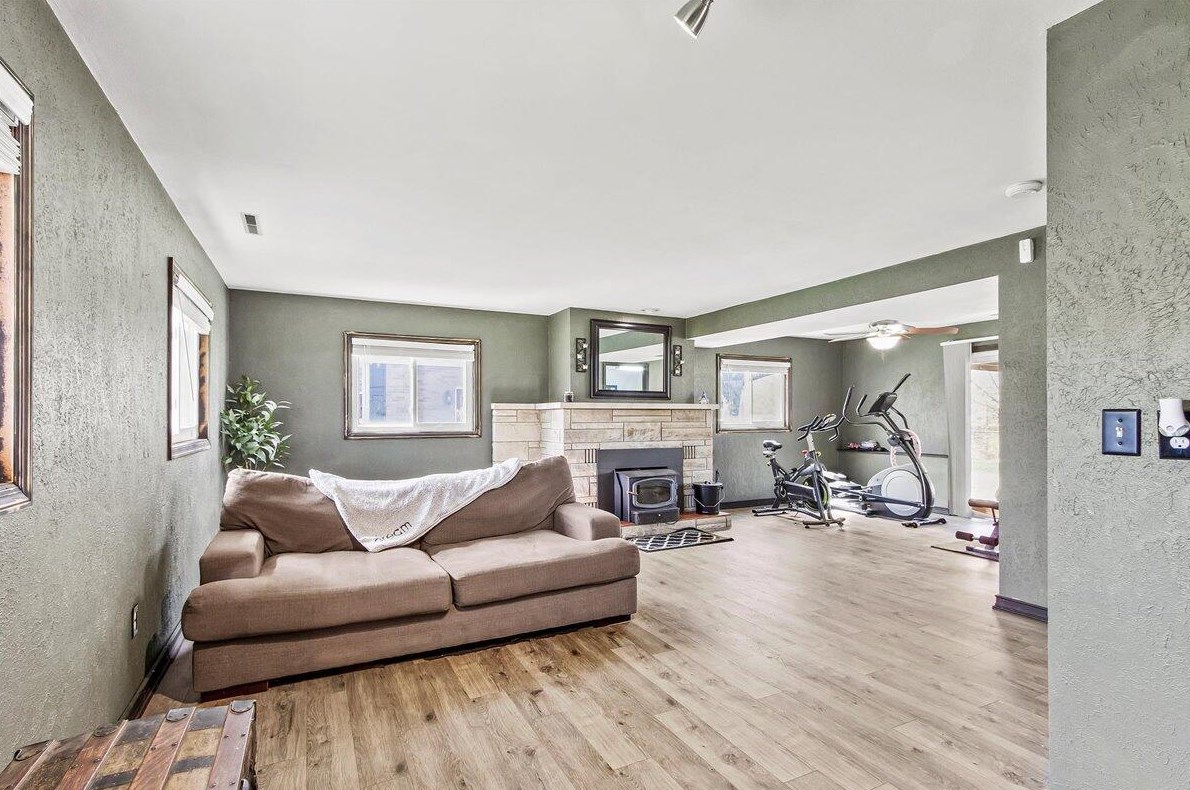 521 Hilltop Dr, Bellefontaine OH  43311-2957 exterior