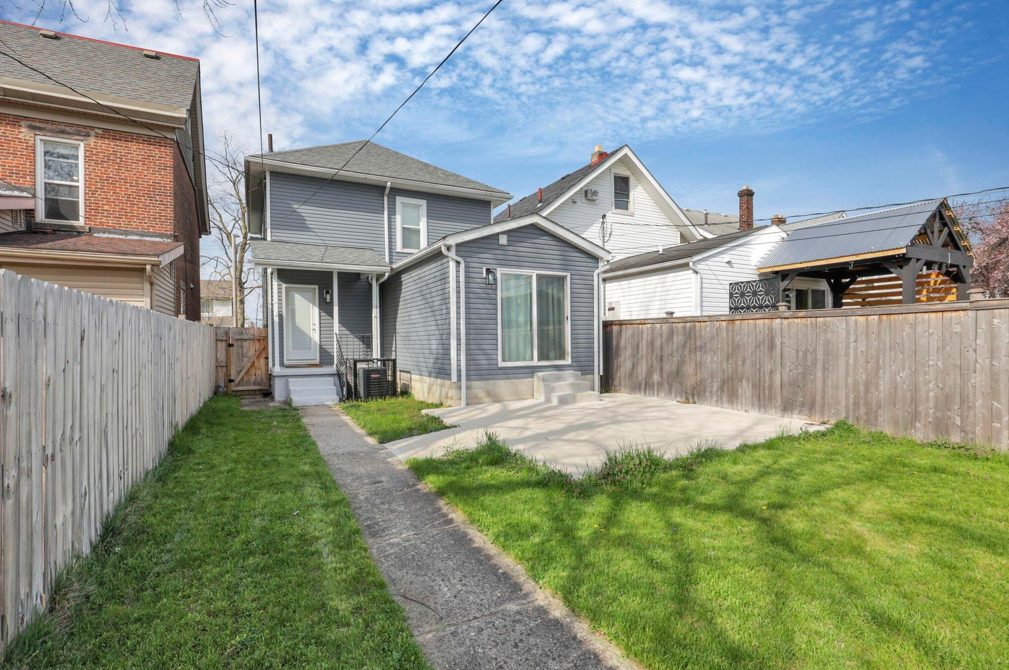 221 Markison Ave, Columbus OH  43207-1132 exterior