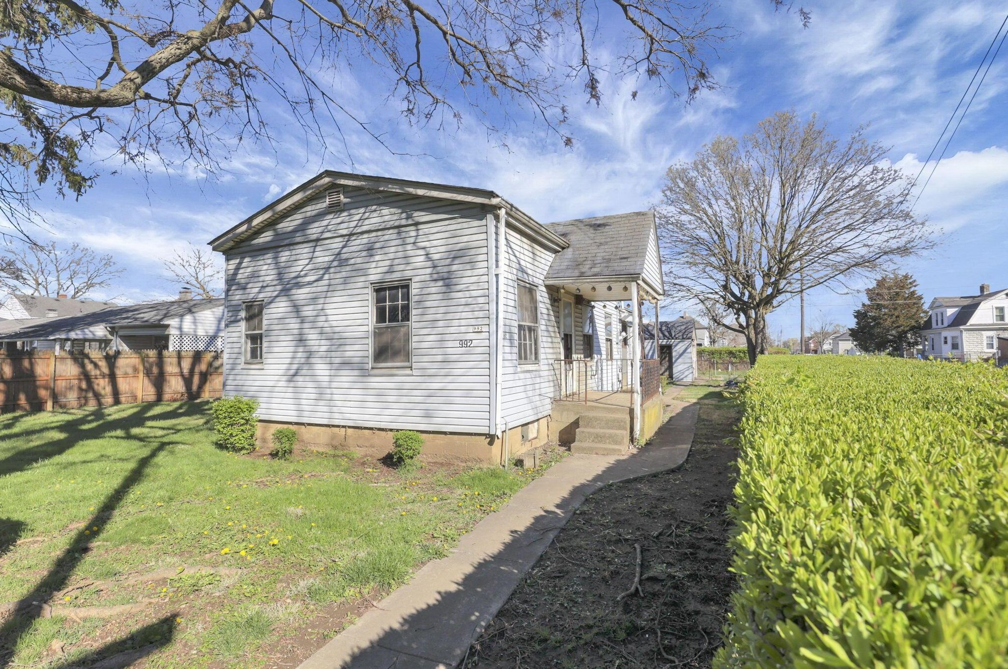 992 Thomas Ave, Columbus, OH 43223-1553