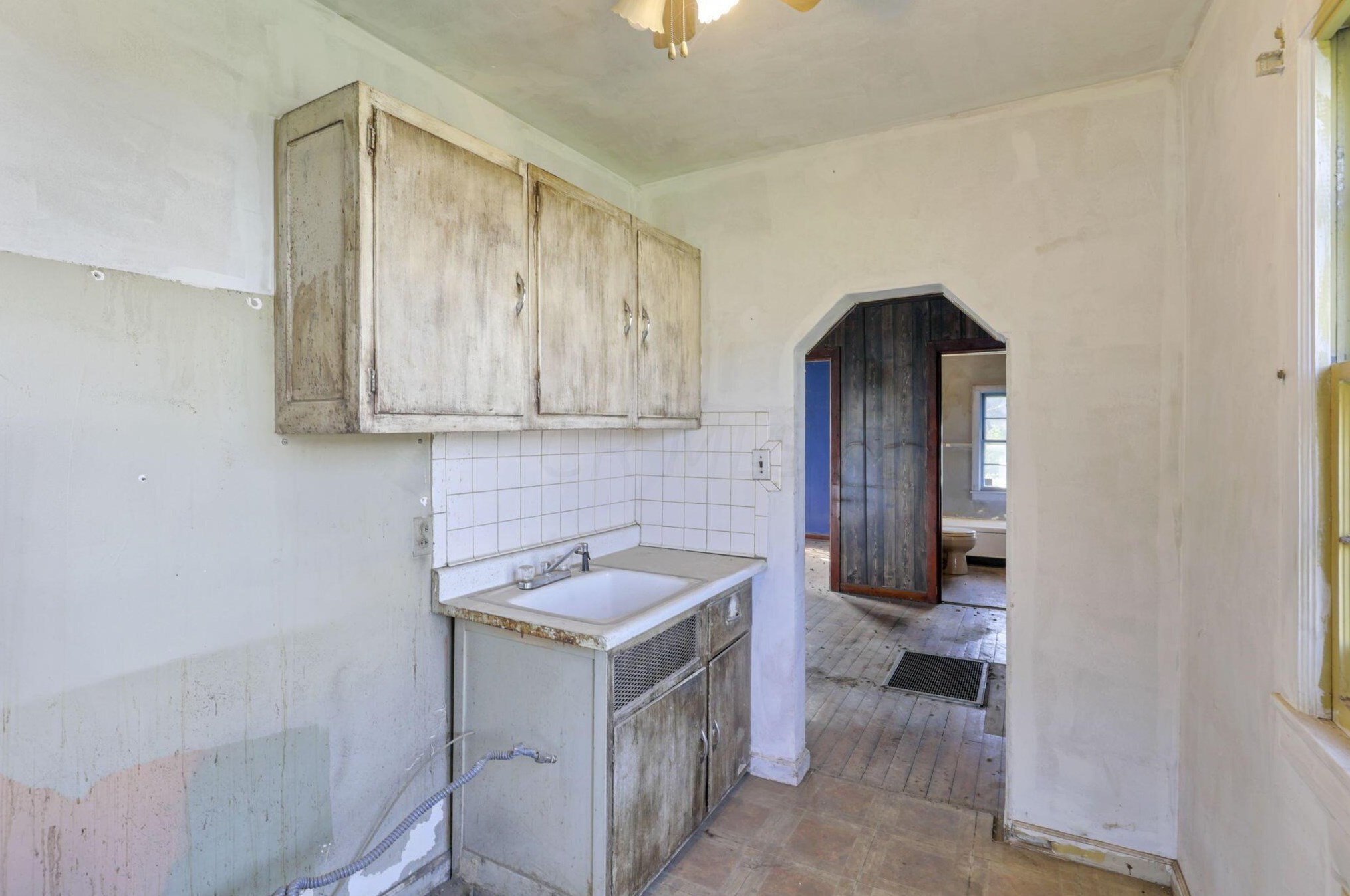 992 Thomas Ave, Columbus OH  43223-1553 exterior