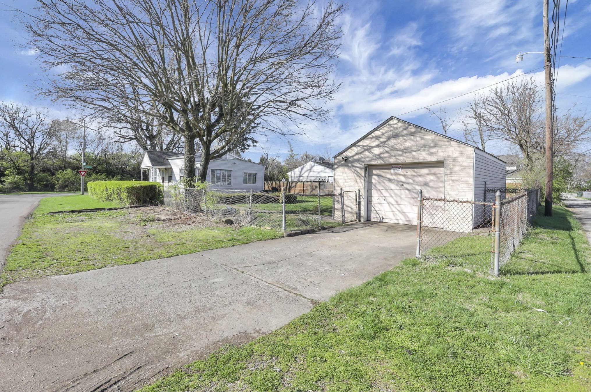 992 Thomas Ave, Columbus OH  43223-1553 exterior