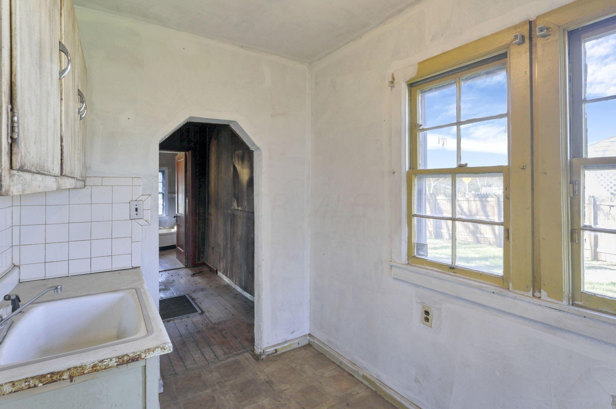 992 Thomas Ave, Columbus OH  43223-1553 exterior