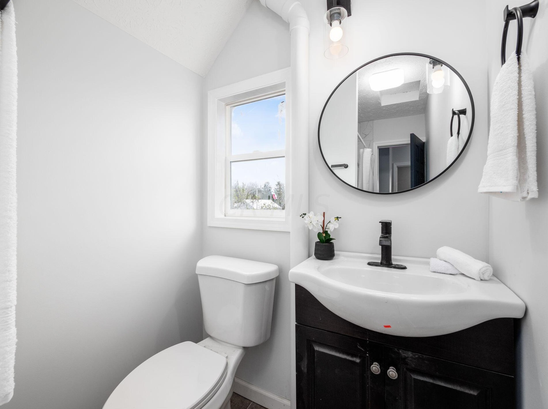 915 Chillicothe Ave, Bellefontaine OH  43311-1009 exterior