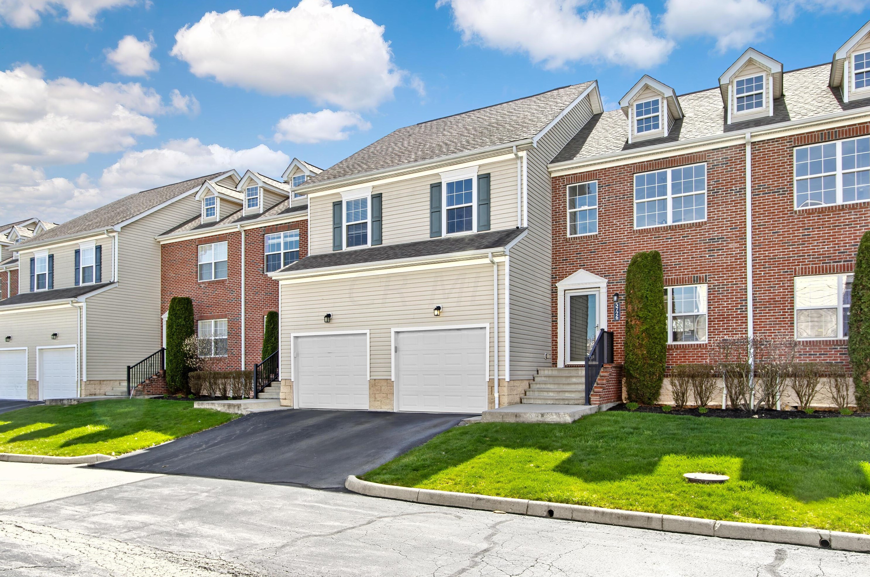 5726 Winding Rock Dr, Westerville, OH 43081