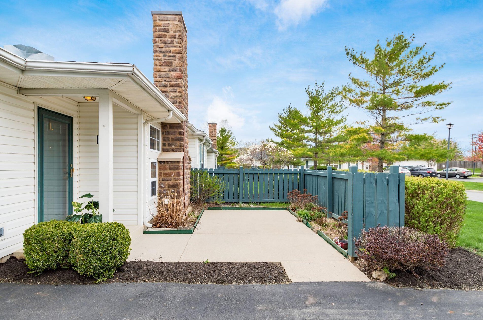 2491 Crystal Springs Dr, Hilliard, OH 43026-6907