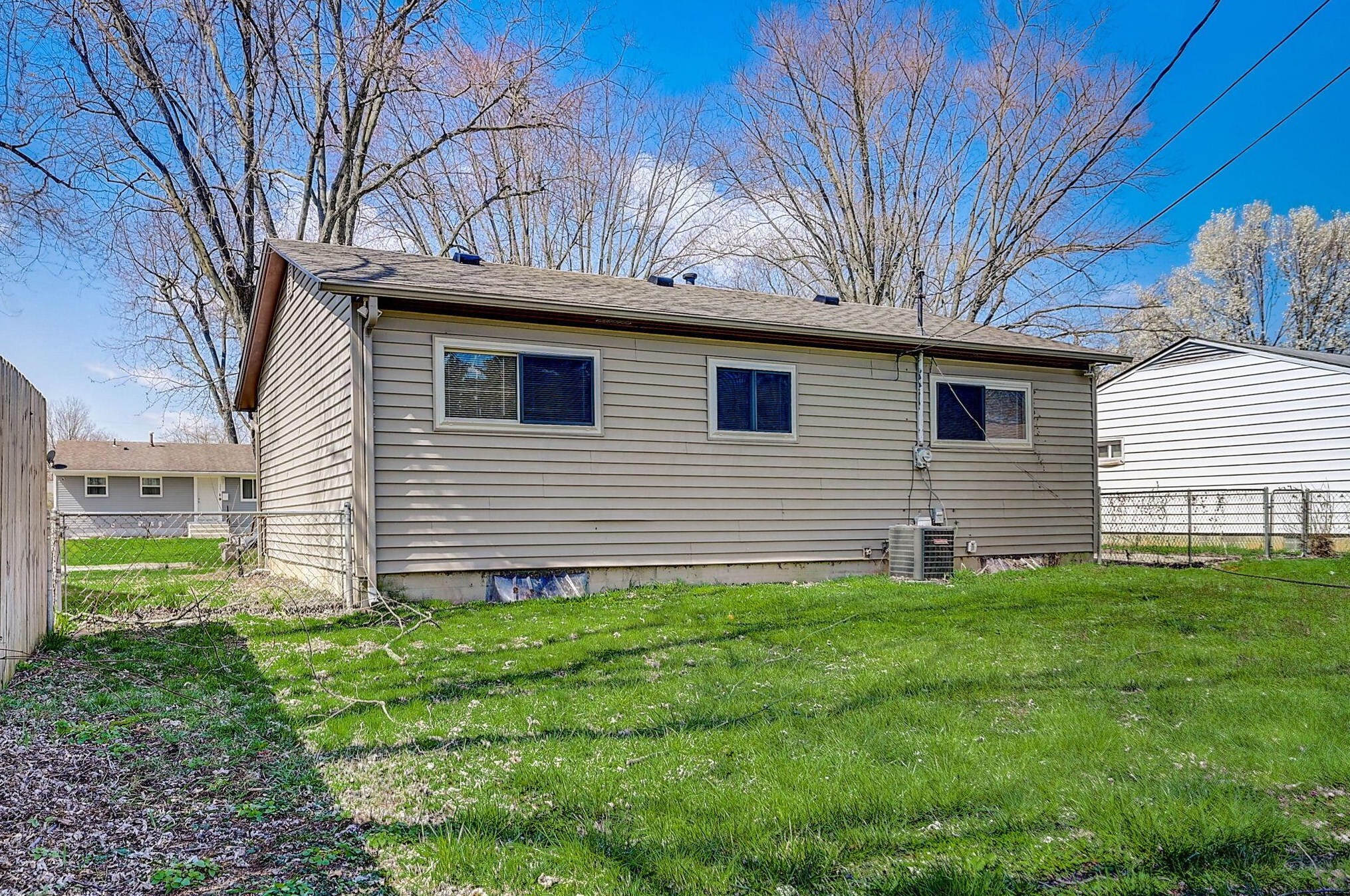 3958 Signal Dr, Columbus OH 43232-6381 exterior