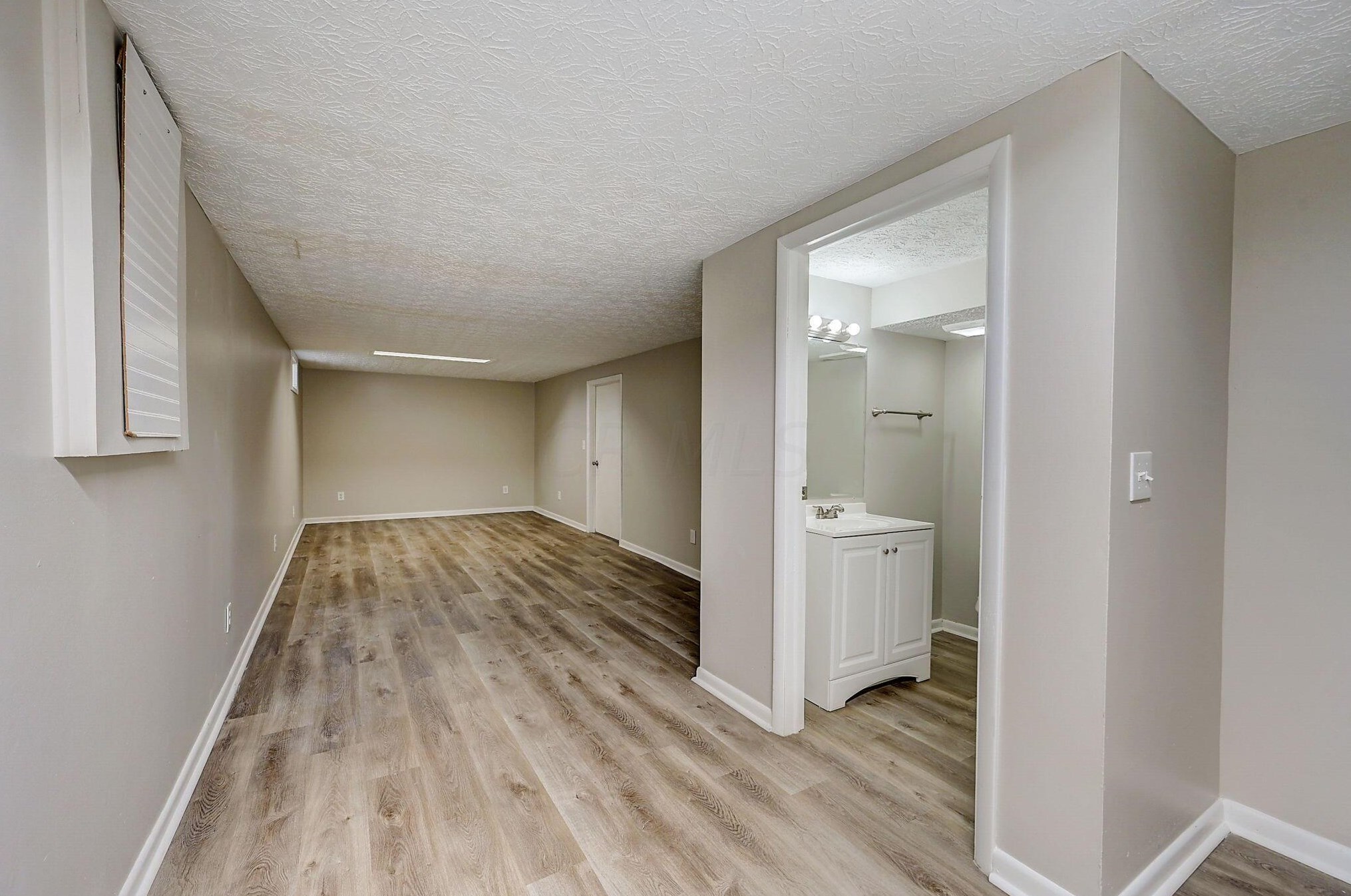 3958 Signal Dr, Columbus OH 43232-6381 exterior