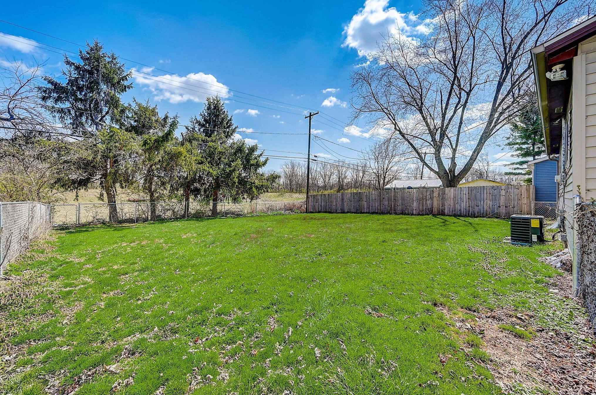 3958 Signal Dr, Columbus OH 43232-6381 exterior