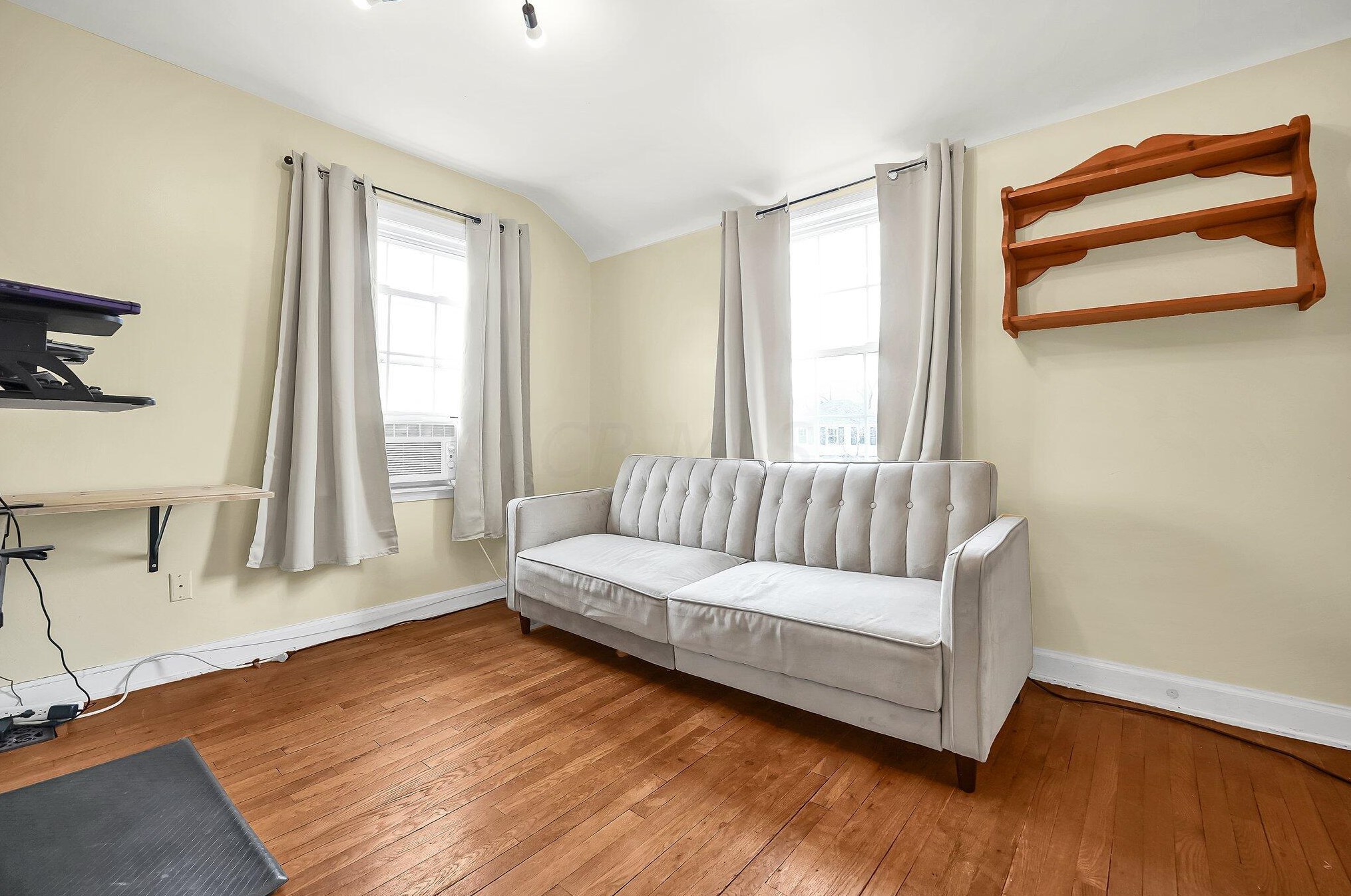 143 Mayfair Blvd, Columbus OH  43213-1610 exterior