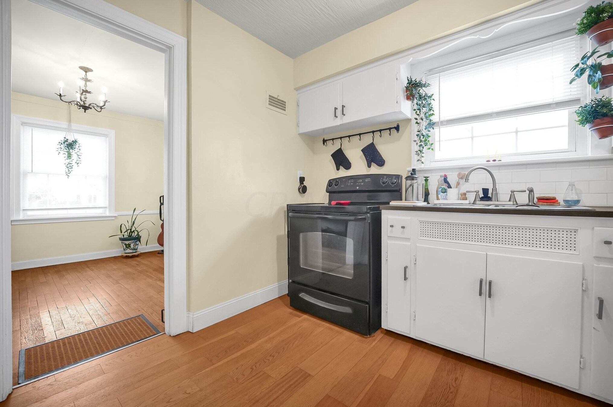 143 Mayfair Blvd, Columbus OH  43213-1610 exterior