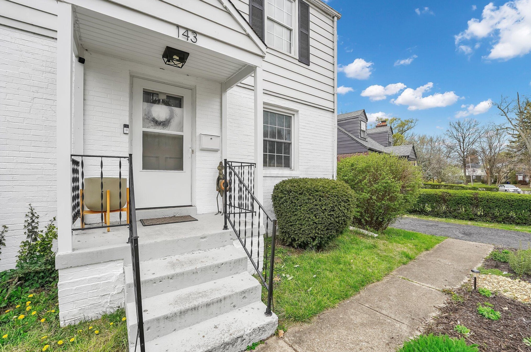 143 Mayfair Blvd, Columbus OH  43213-1610 exterior