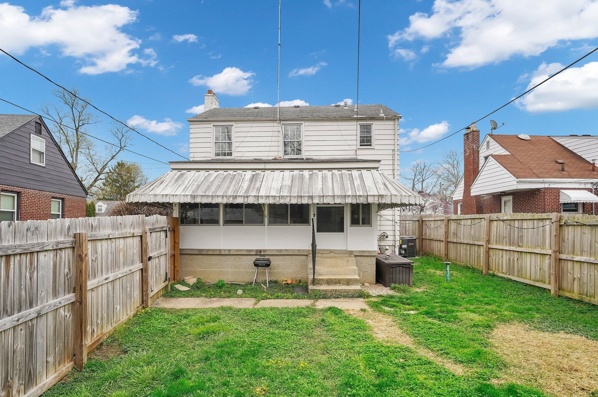 143 Mayfair Blvd, Columbus OH  43213-1610 exterior