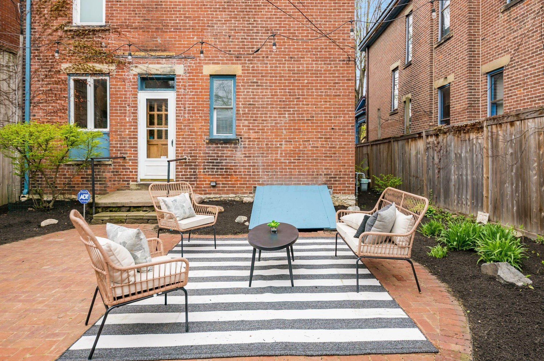 1294 Neil Ave, Columbus OH  43201-3122 exterior