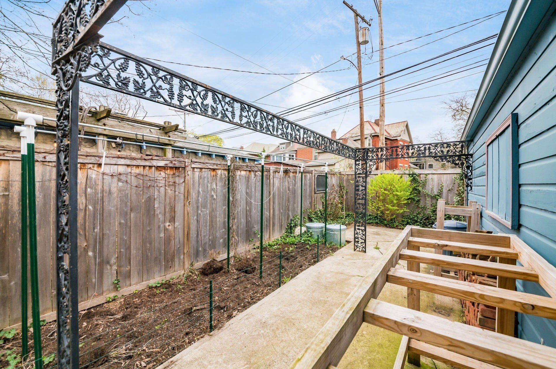 1294 Neil Ave, Columbus OH  43201-3122 exterior