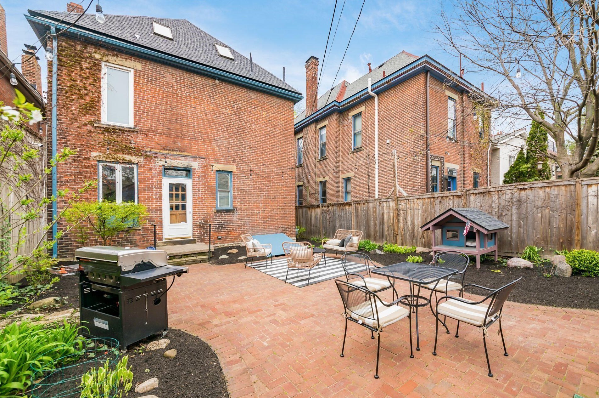 1294 Neil Ave, Columbus OH  43201-3122 exterior