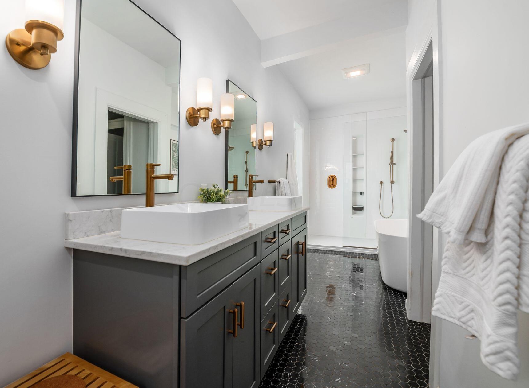 1294 Neil Ave, Columbus OH  43201-3122 exterior