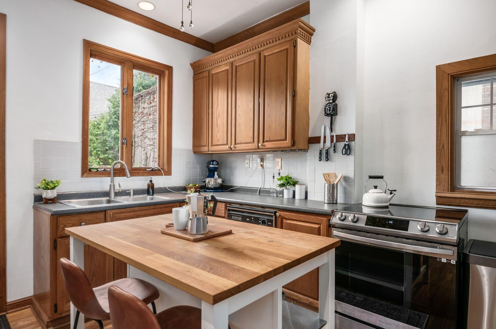 1294 Neil Ave, Columbus OH  43201-3122 exterior