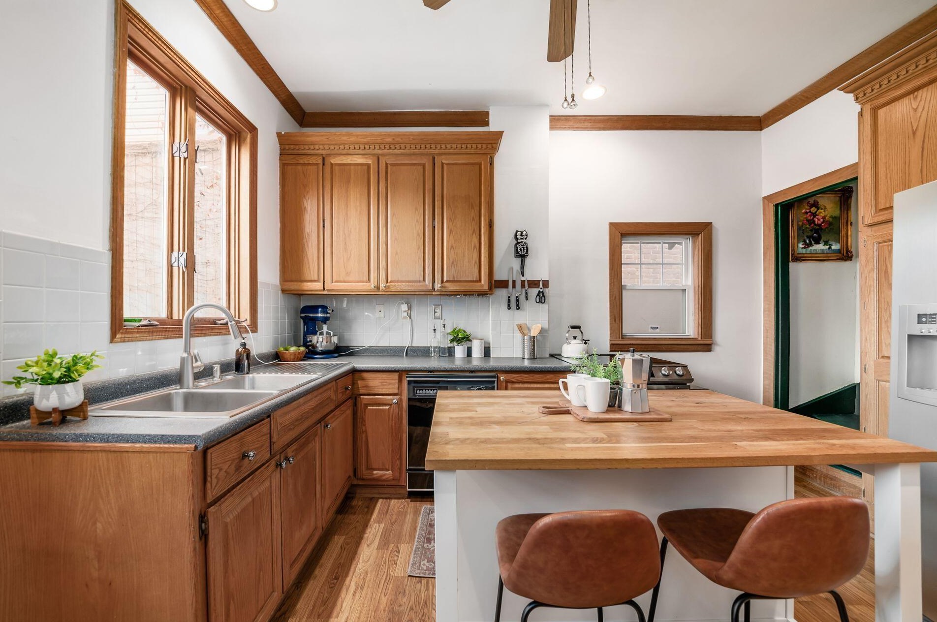 1294 Neil Ave, Columbus OH  43201-3122 exterior