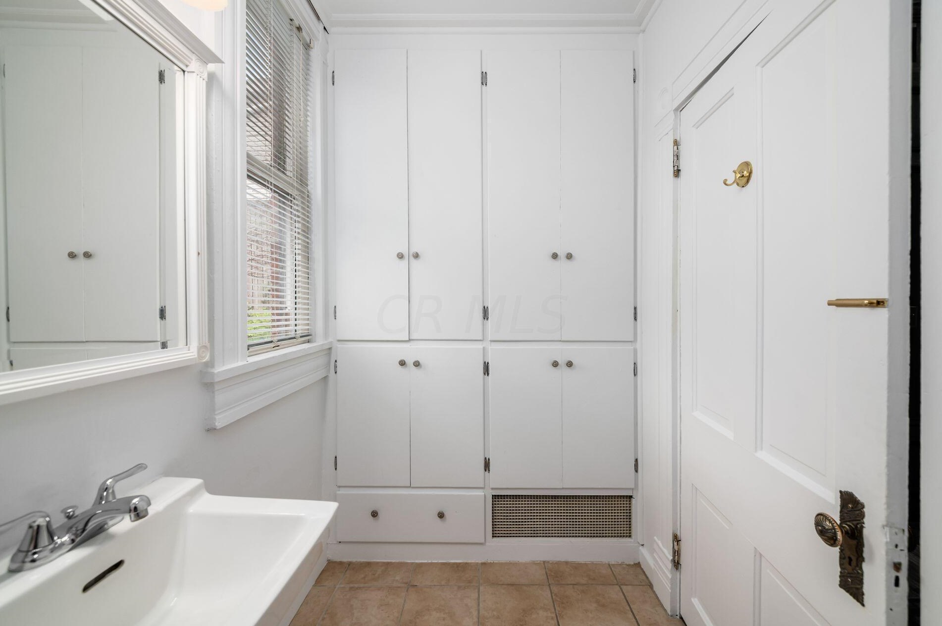 1294 Neil Ave, Columbus OH  43201-3122 exterior