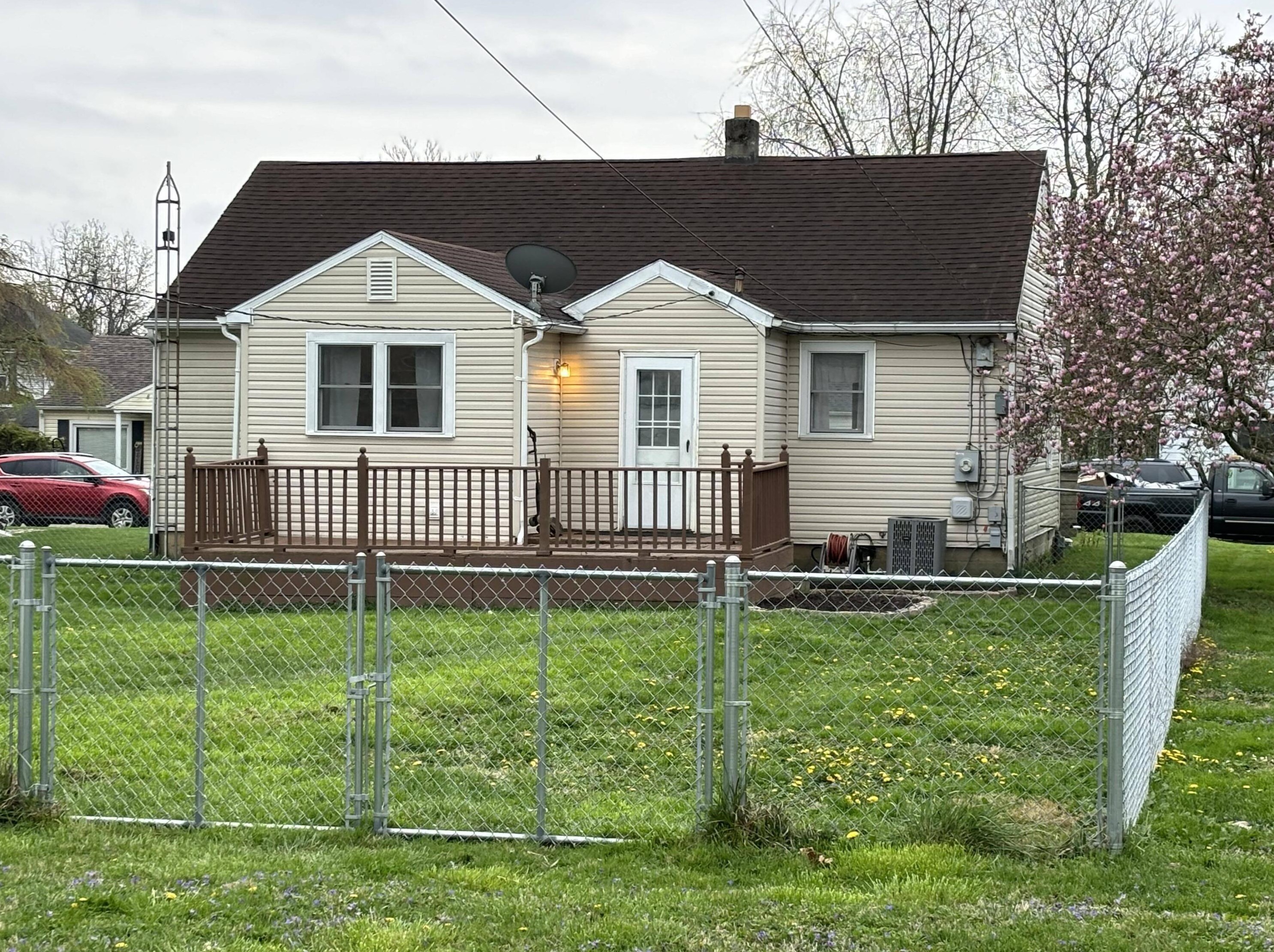822 Millwood Ave, Washington Ch, OH 43160-1046