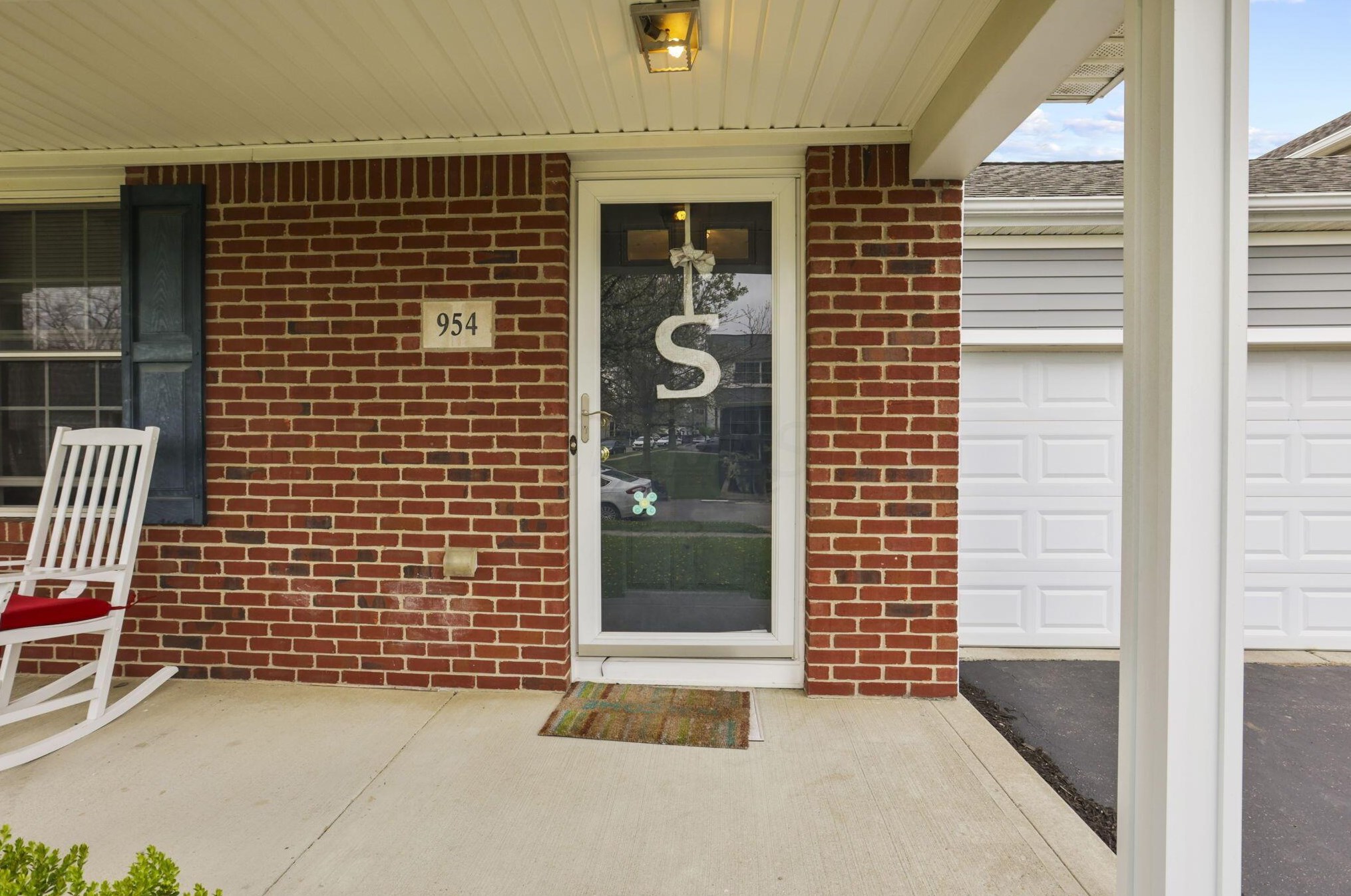 954 Tenbrook Pl, Columbus OH  43228-6386 exterior