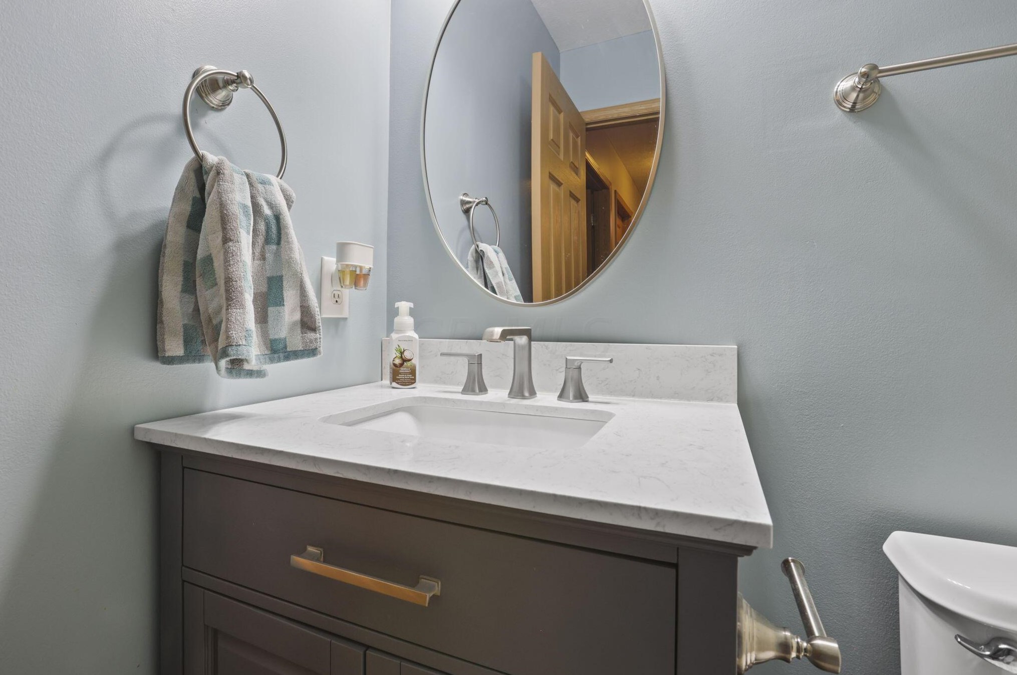 954 Tenbrook Pl, Columbus OH  43228-6386 exterior