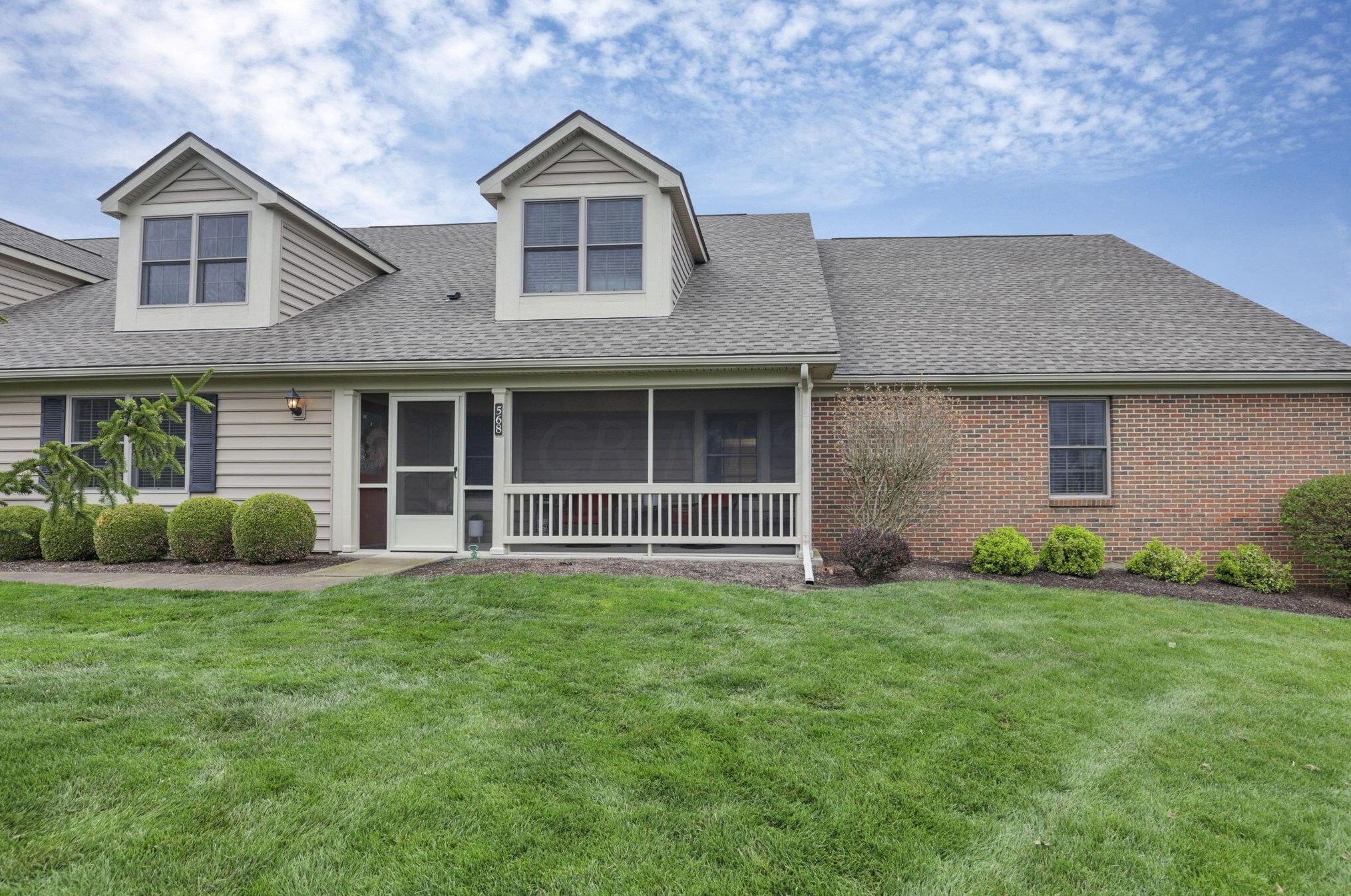 568 Richmond Dr, Pataskala, OH 43062-8096