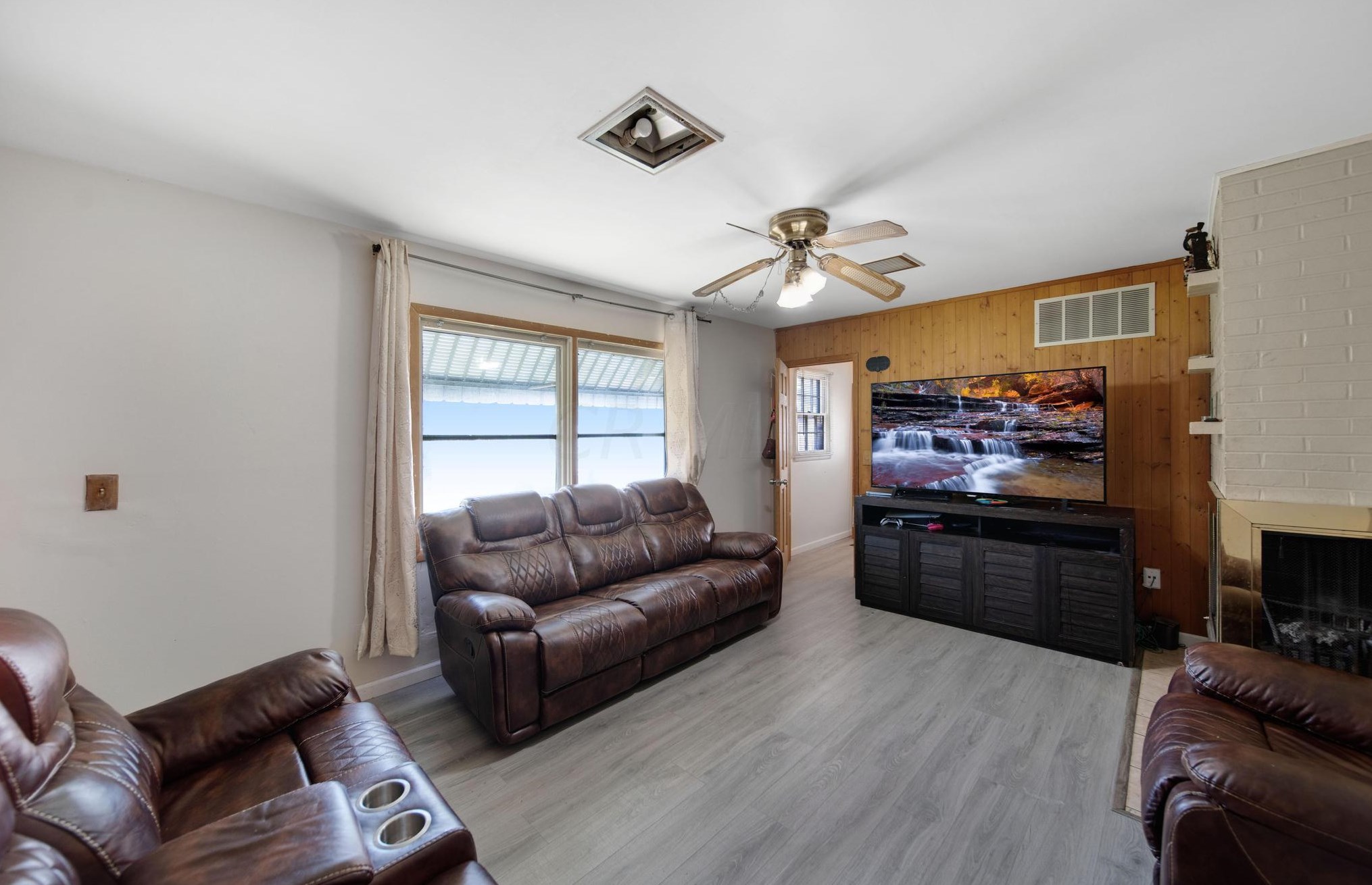 367 Weymouth Ln, Columbus OH  43228-1333 exterior