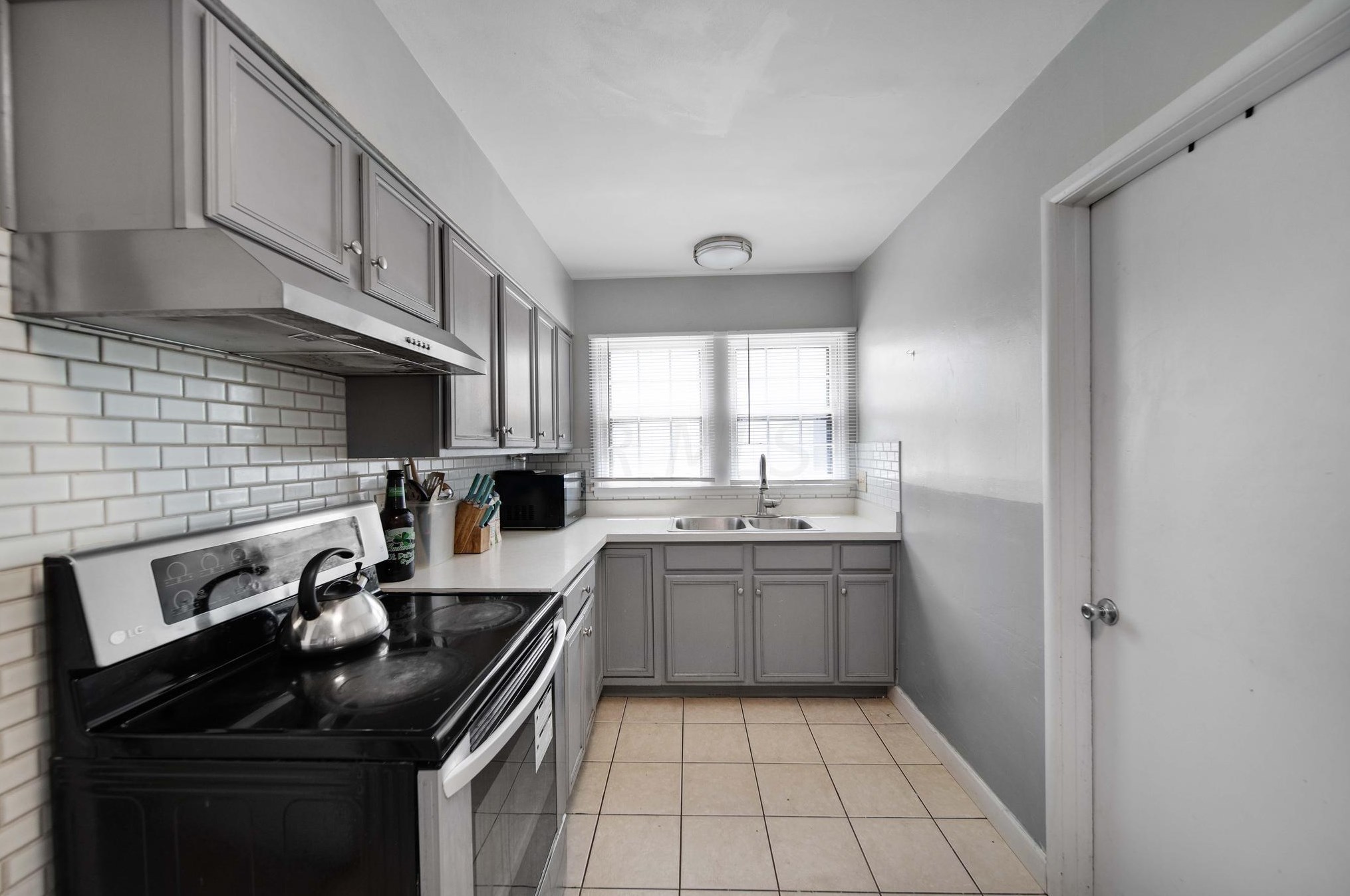 367 Weymouth Ln, Columbus OH  43228-1333 exterior