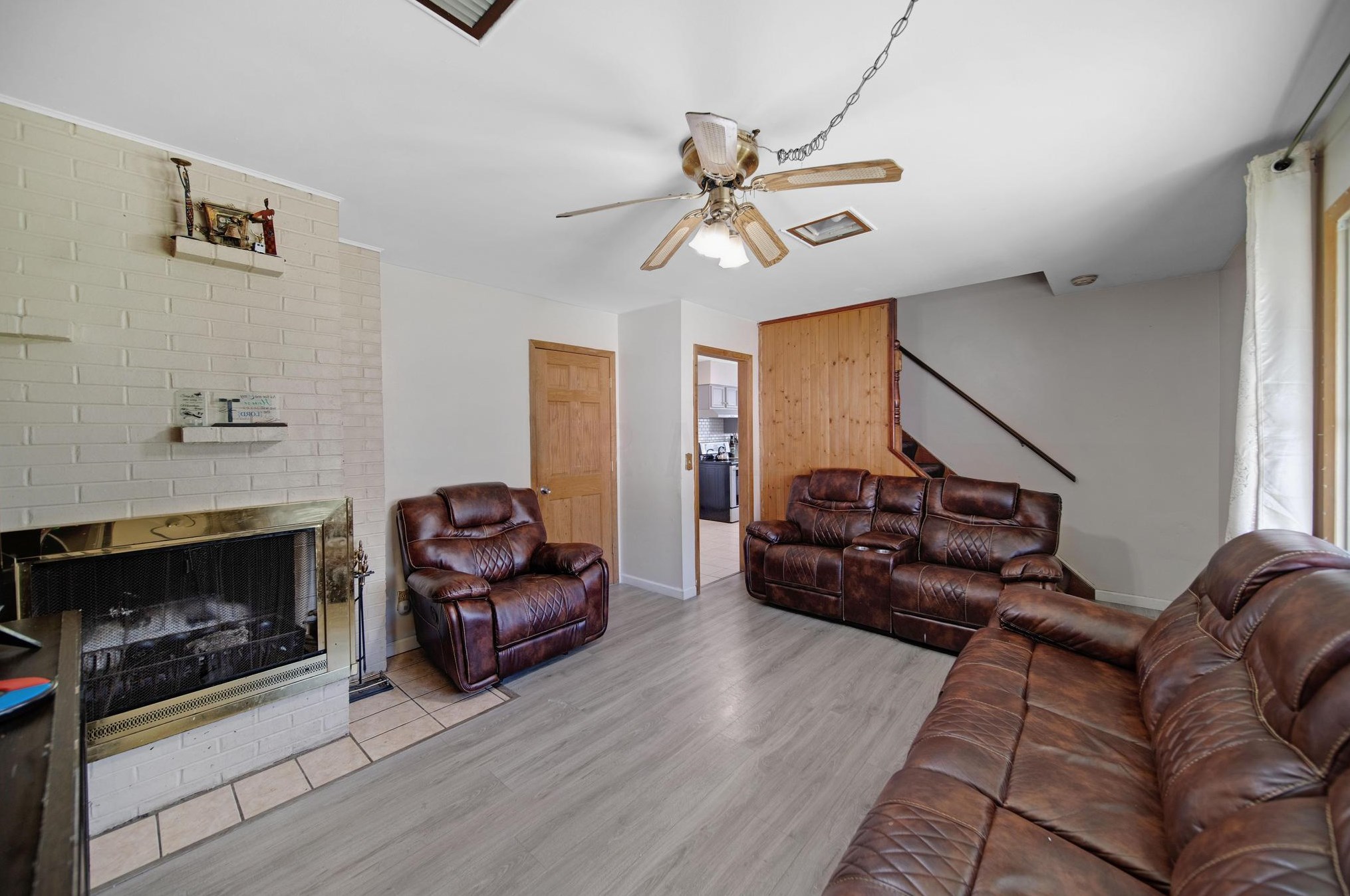 367 Weymouth Ln, Columbus OH  43228-1333 exterior