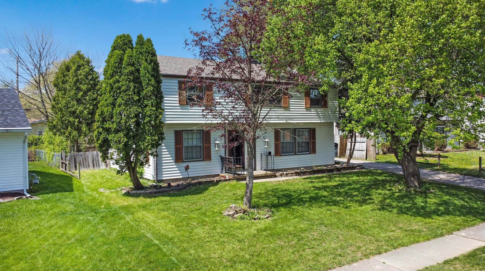 367 Weymouth Ln, Columbus OH  43228-1333 exterior