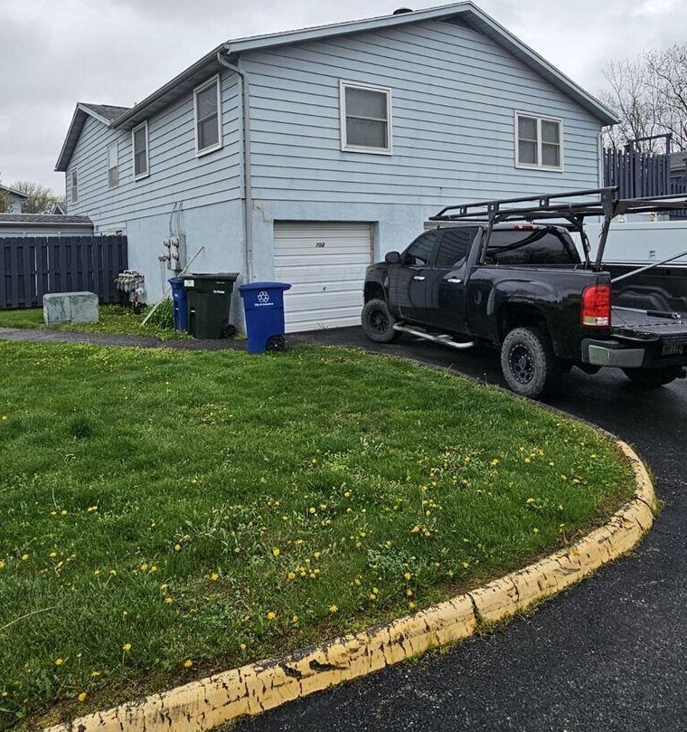 673 Cherry Hollow Rd, Columbus OH  43228-2785 exterior