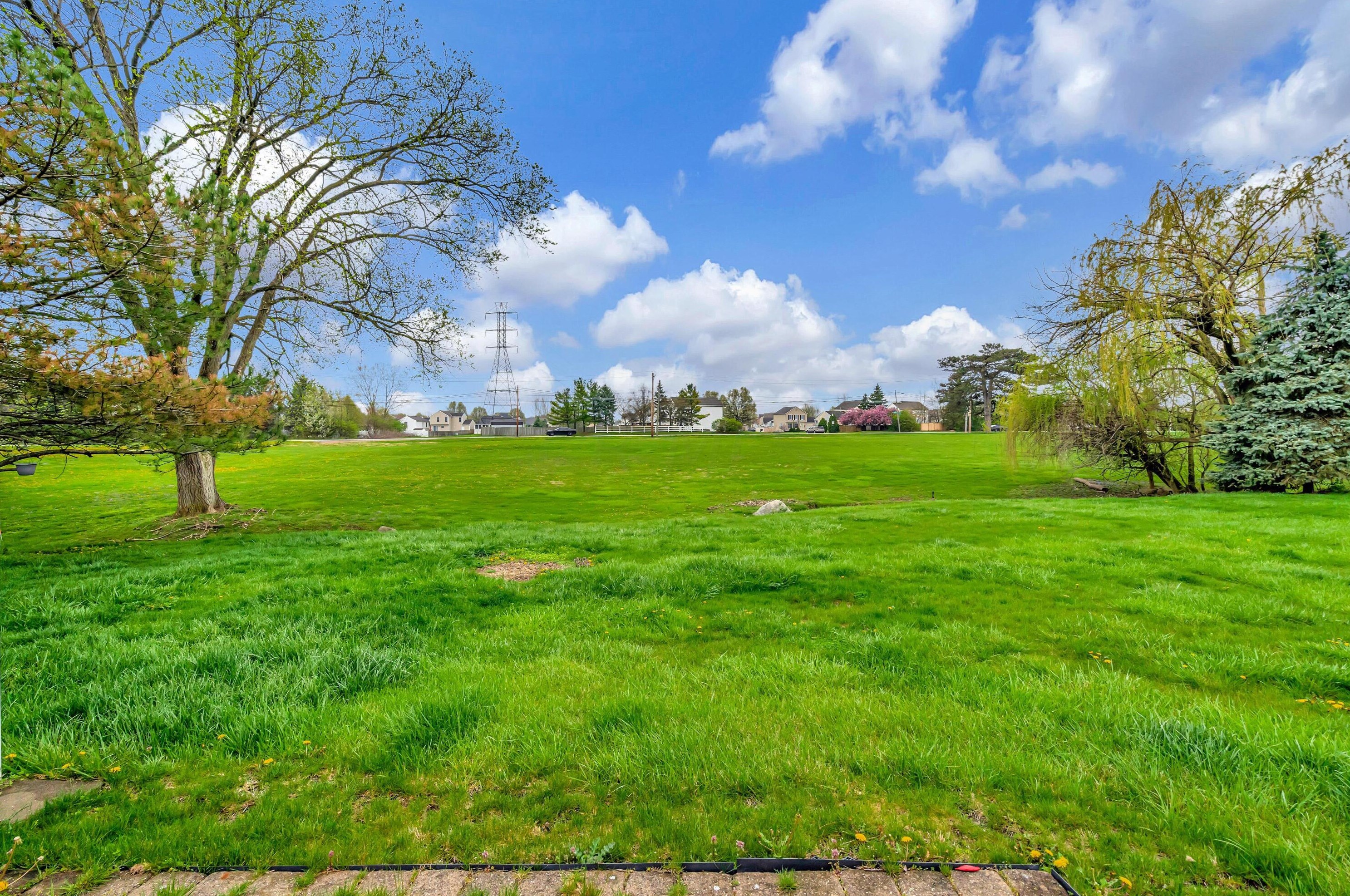 4629 Hobson Dr, Columbus OH 43228-6483 exterior