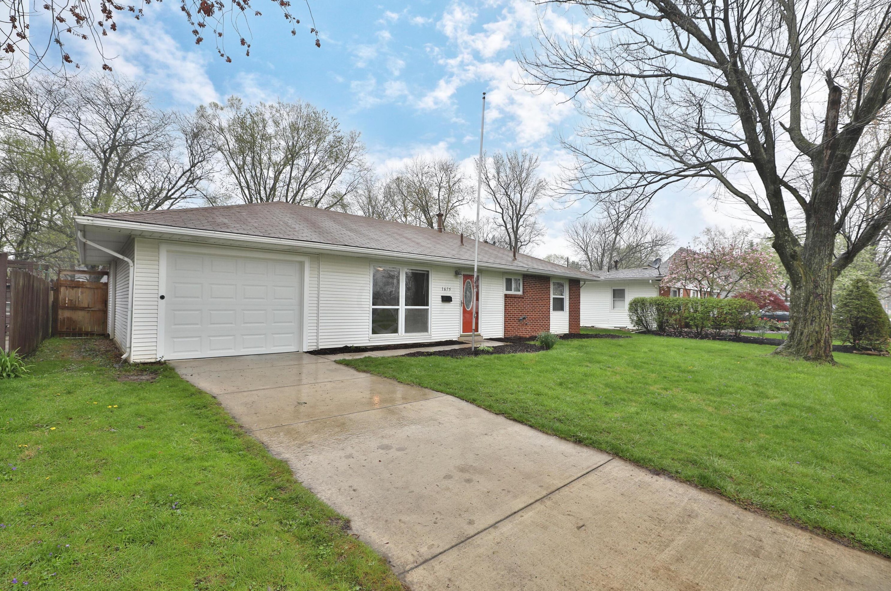 1675 Lattimer Dr, Columbus, OH 43227-2566