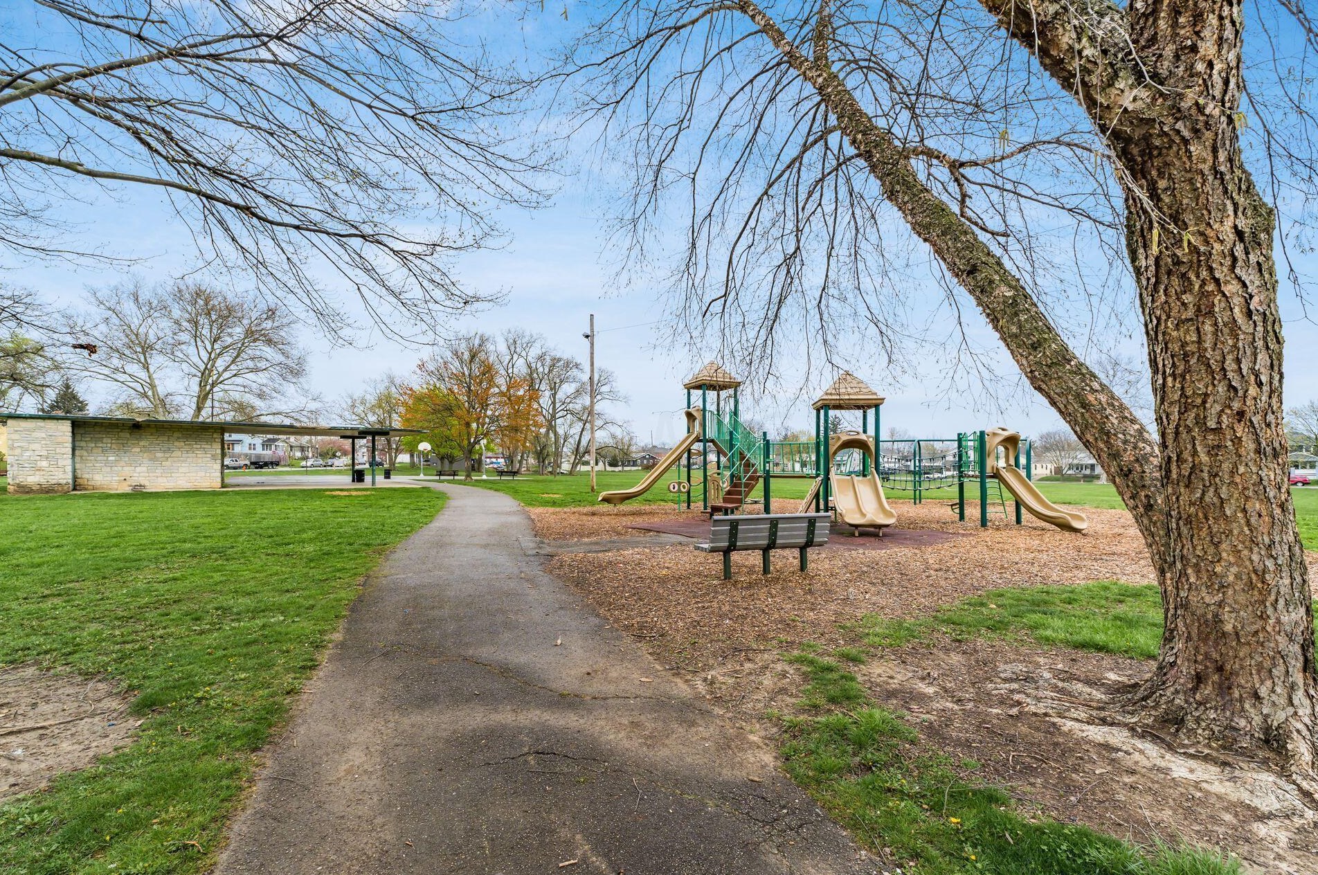 438 Woodbury Ave, Columbus OH  43223-1616 exterior