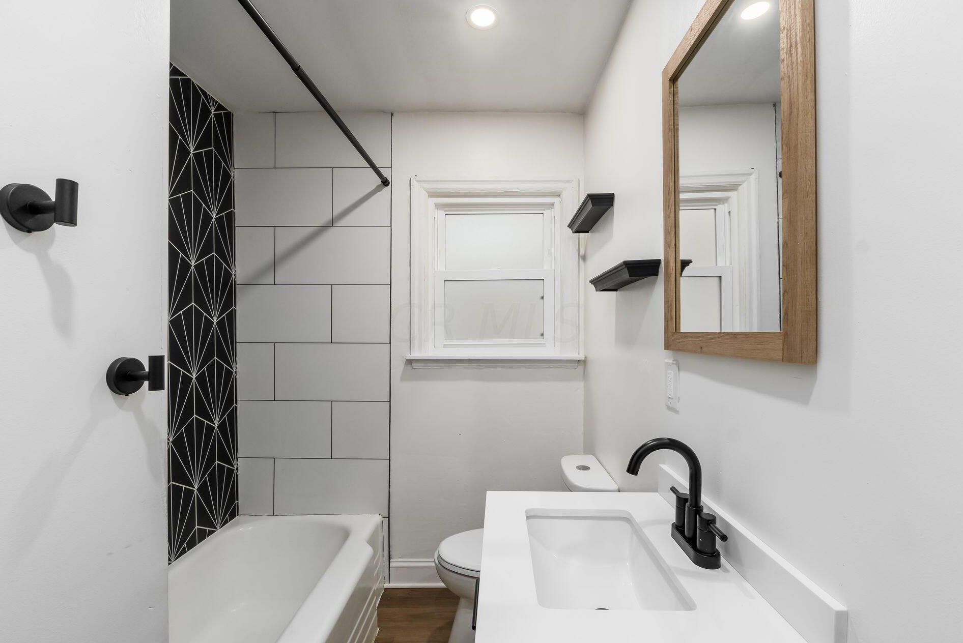 438 Woodbury Ave, Columbus OH  43223-1616 exterior