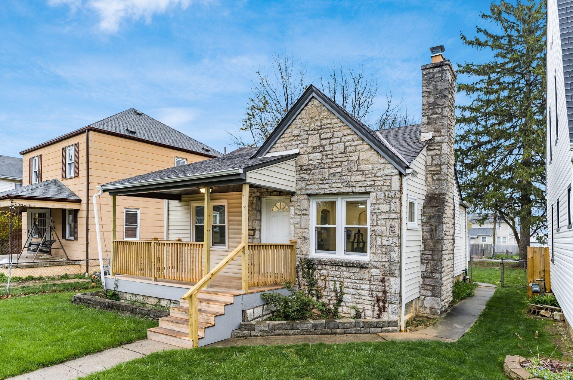 438 Woodbury Ave, Columbus OH  43223-1616 exterior