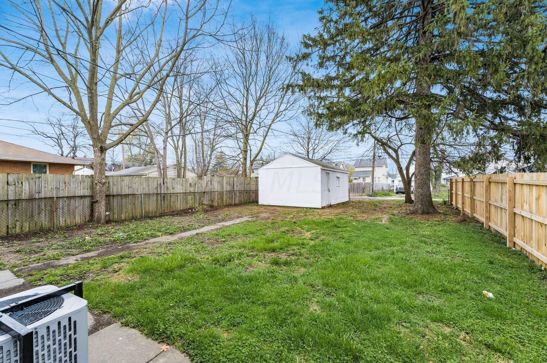 438 Woodbury Ave, Columbus OH  43223-1616 exterior